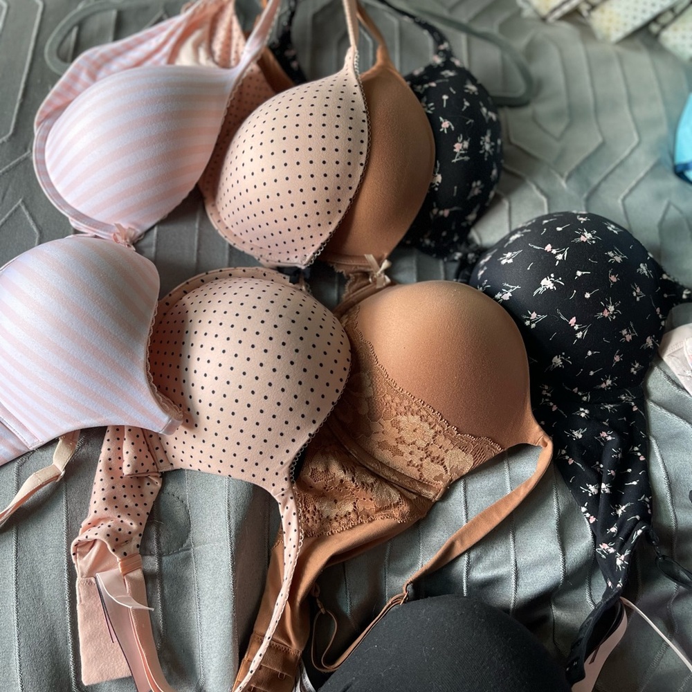 Victoria secret bras only worn once like brand new I will do 2/$65